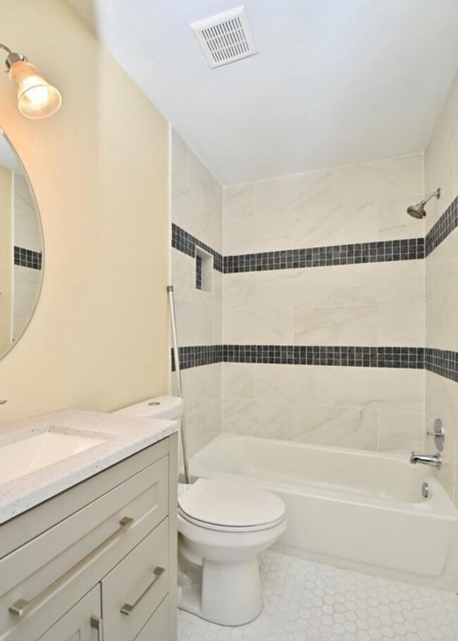 Photo - 16501 Accolawn Rd House