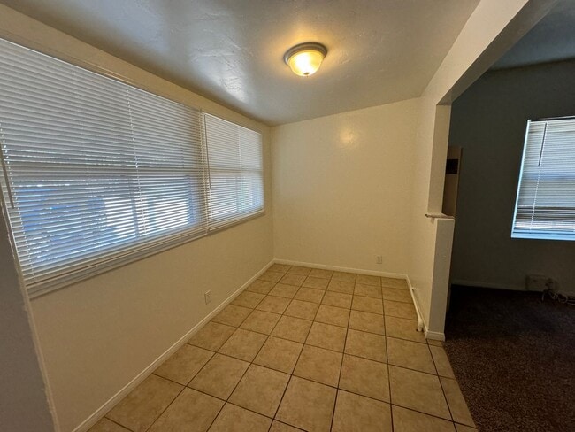 Foto del edificio - 814, 820, 822 Elm. Ave.