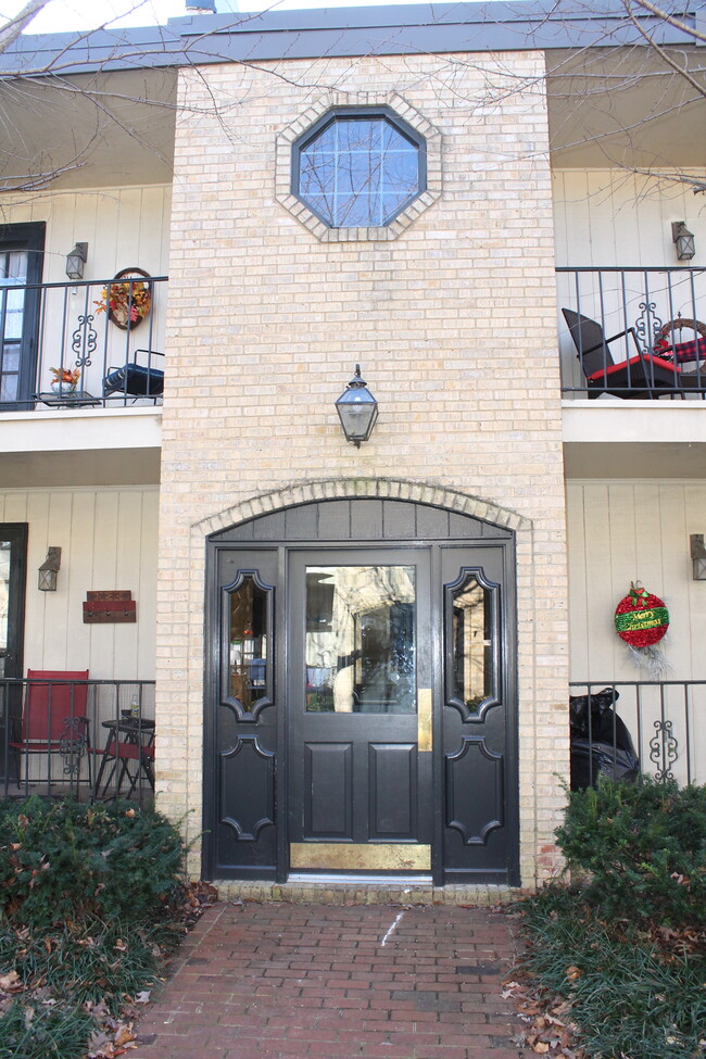 Building Photo - 2426 Richelieu Ave SW