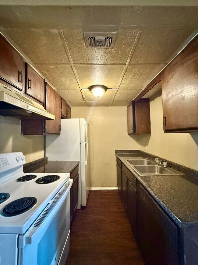 Foto del edificio - Tour Today! 1 Bed 1 Bath Apartment Near Downtown Tyler!