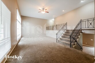 Building Photo - 844 Townhouse Ln