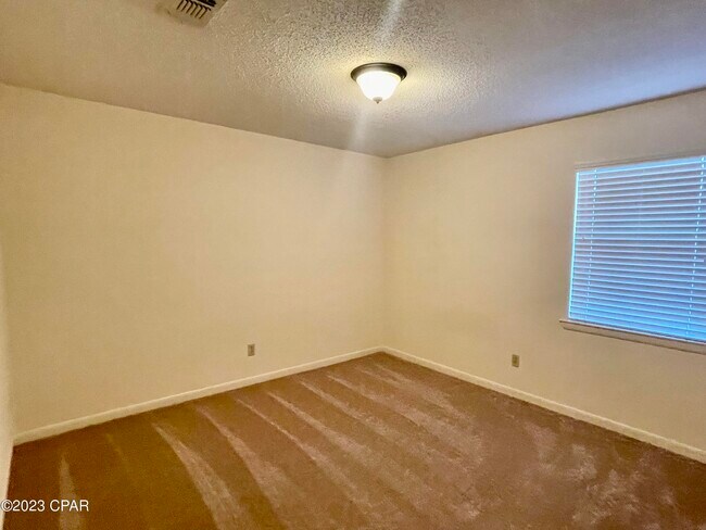Foto del edificio - 5527 Hilltop Ave