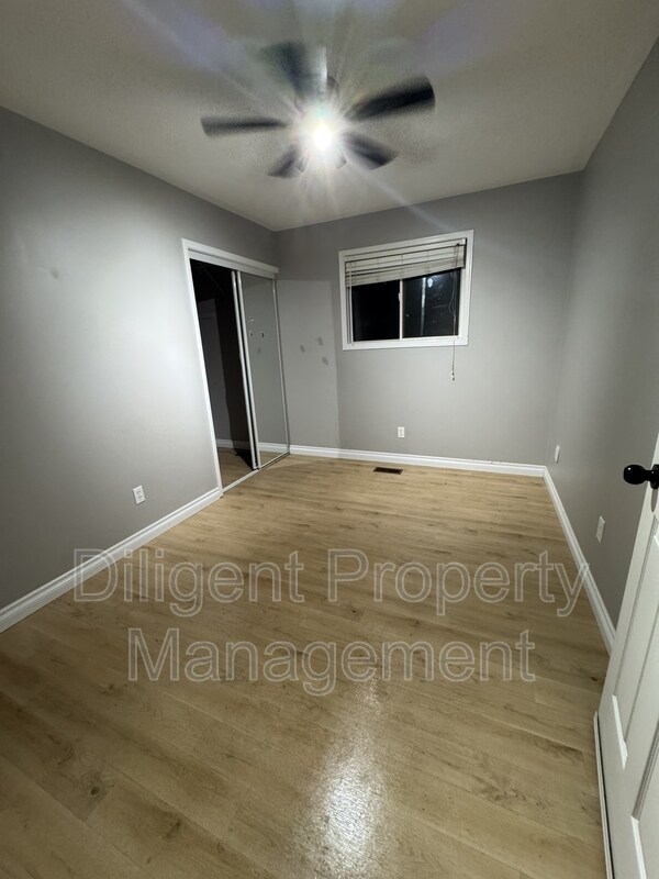 Photo du bâtiment - 1537 Ravenwood Dr