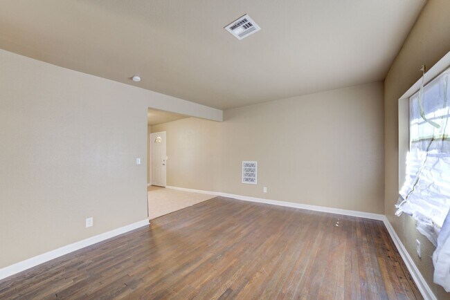 Foto del edificio - 2 Bedroom West Tulsa Remodel! Available Ap...