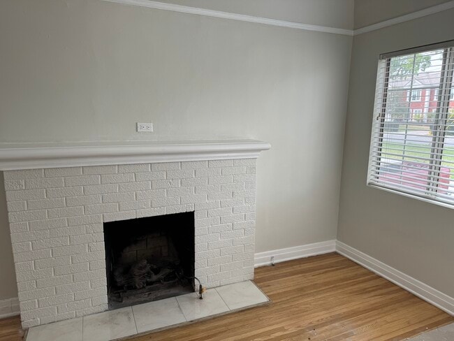 Gas Fireplace - 84 W Palm Dr