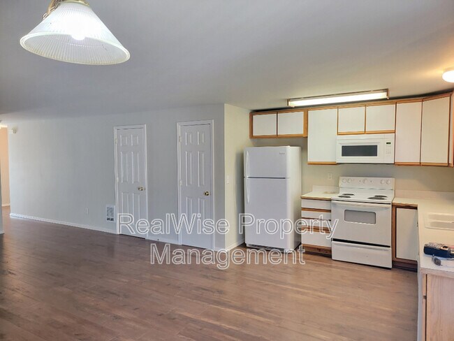 Foto del edificio - 752 NW Redwood Ave