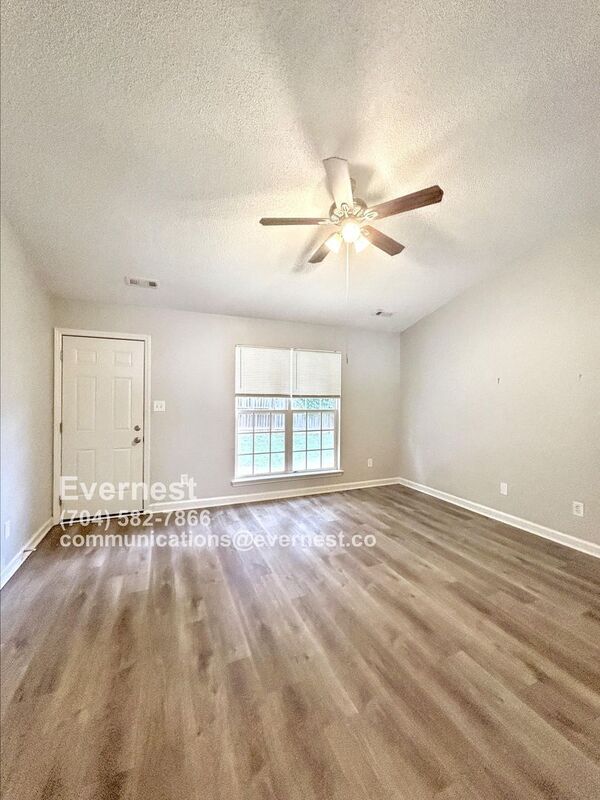 Building Photo - 2436 Fairstone Ave
