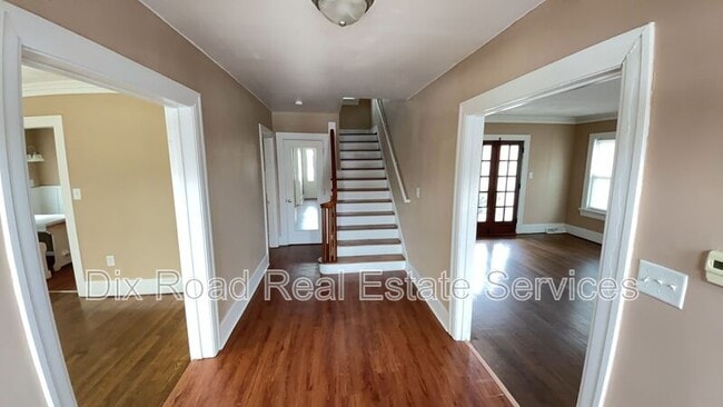 Building Photo - 15 Vassar Dr