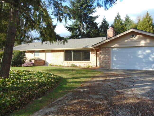Building Photo - 3 Bedroom/1.75 Bath Bellevue Remodeled Ram...