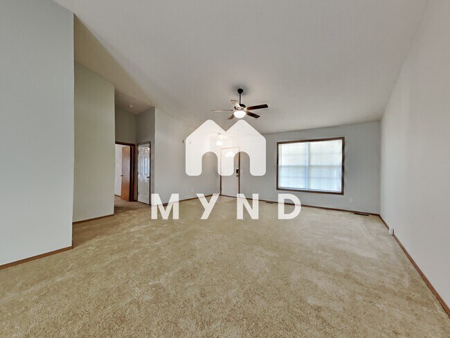 Foto del edificio - 528 N Claremont Pl.