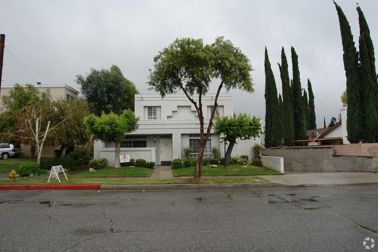 Building Photo - 10210 Eton Ave