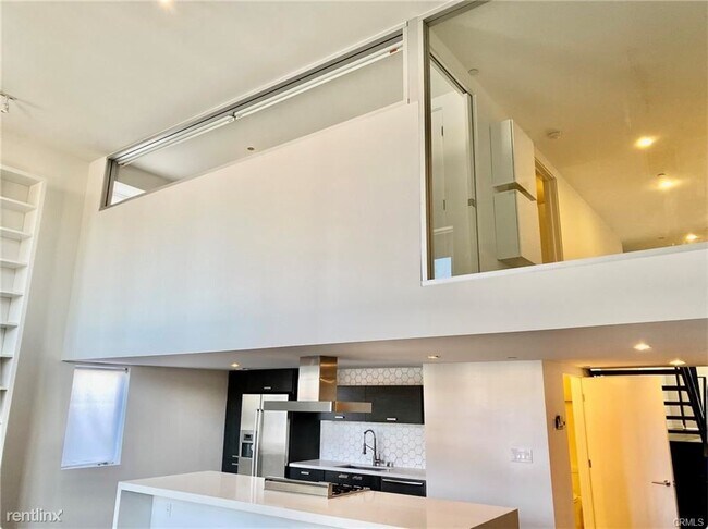 Foto del edificio - 2 br, 2 bath Condo - 751 N Fairfax Ave Unit 1
