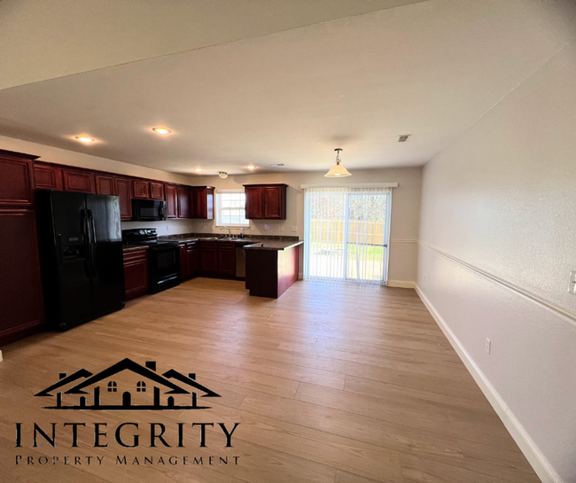 Building Photo - Fenced home close to West Gate of FLW!