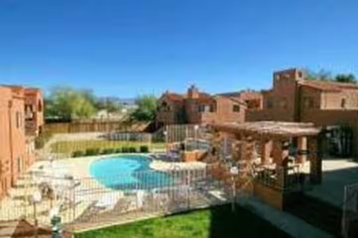 Foto principal - 1745 E Glenn St