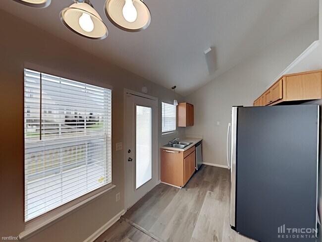 Building Photo - 2204 Tuley Dr