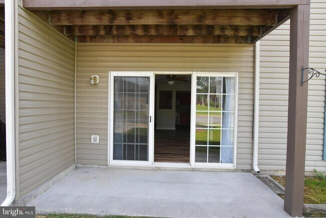 Foto del edificio - 136 Brookland Ct