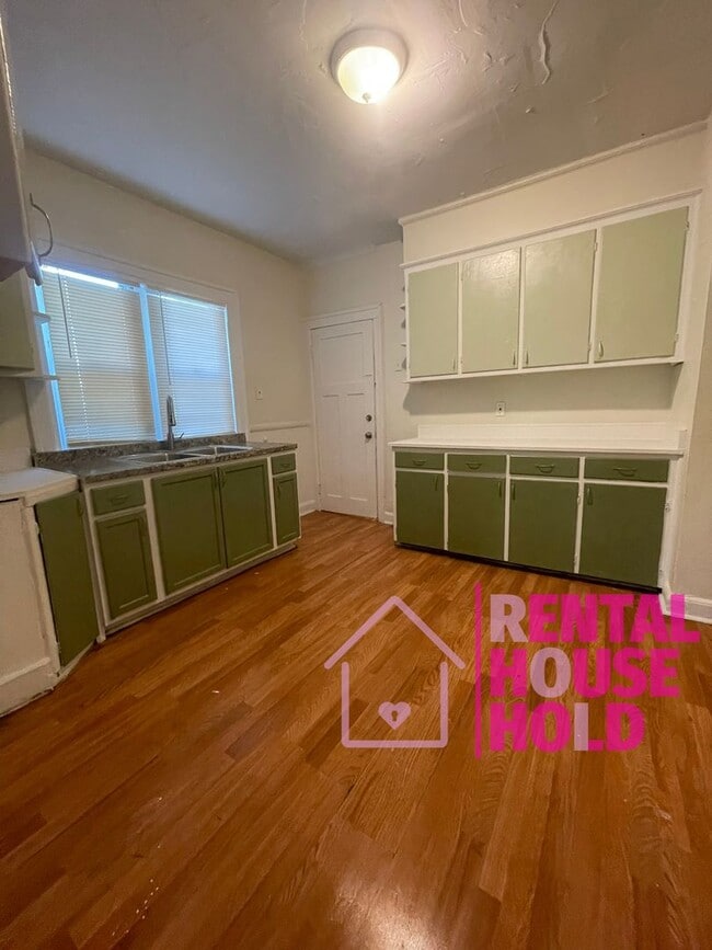 Foto del edificio - 5065-5067 Linsdale St. - SW 07/16