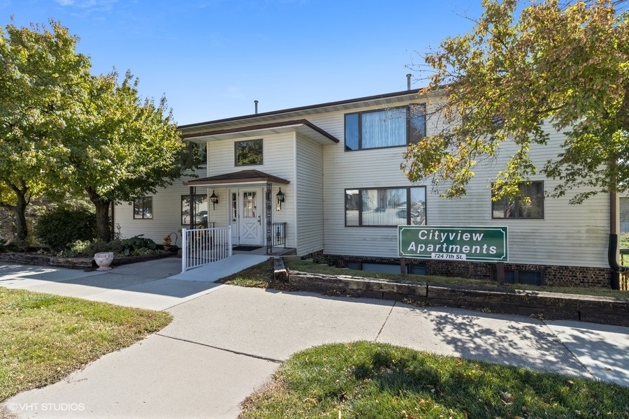Foto principal - 724 7th St