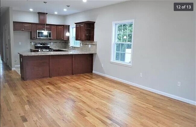 Building Photo - 48 Searing Ave