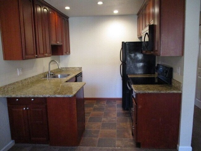 Building Photo - Warm Springs 2 bedroom is in a great locat...