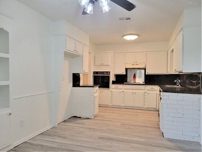 Foto del edificio - $150 off first FULL month's rent!