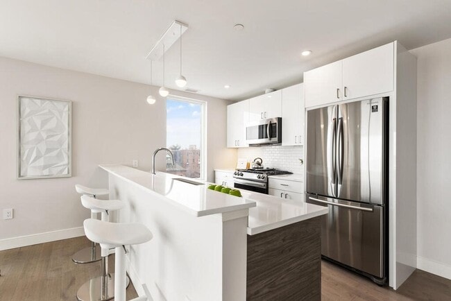 Building Photo - 352 Cambridge St