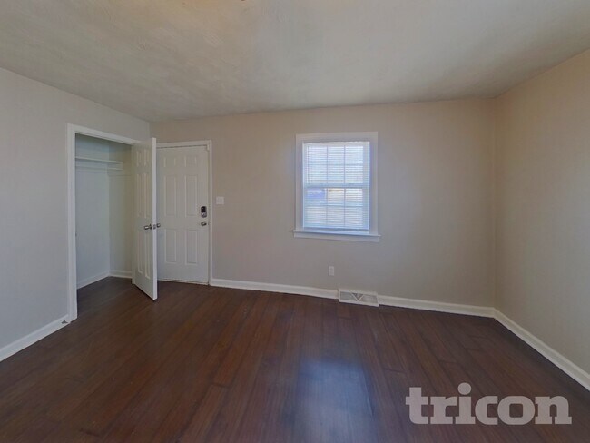 Foto del edificio - 4300 Oak Forest Dr