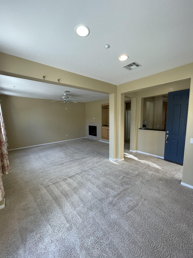 Building Photo - 13325 Calle Del Campo