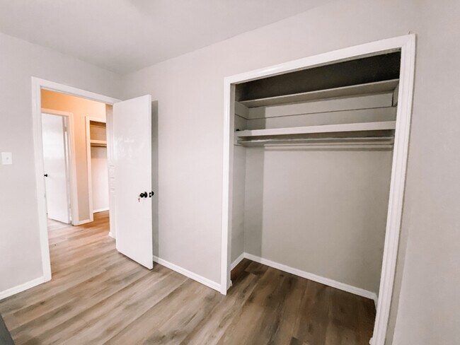 Building Photo - 6406 NW Arrowhead Dr