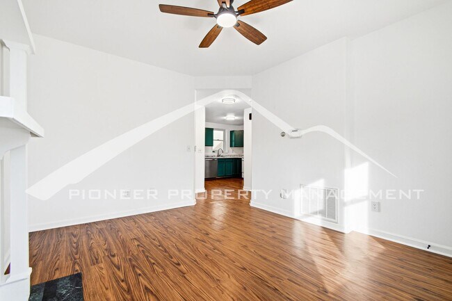 Building Photo - Charming Home with Washer/Dryer and Fenced Yard