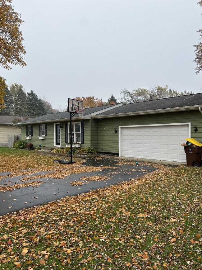 Photo - 3315 County Line Rd House