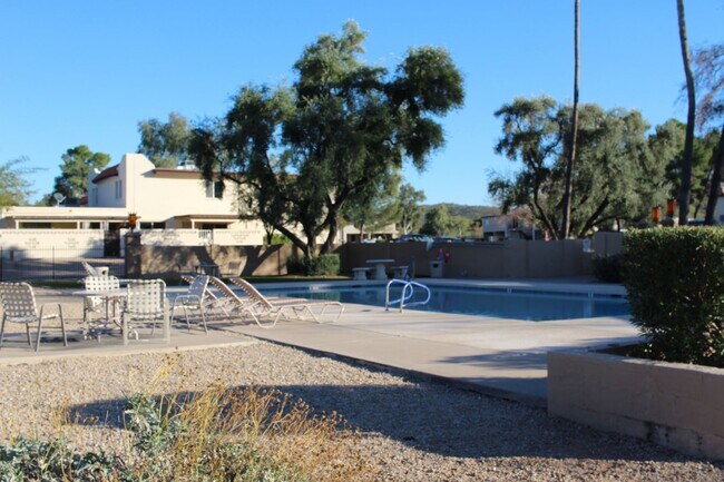 Foto del edificio - Moon Valley Townhouse at 7th and T-Bird!