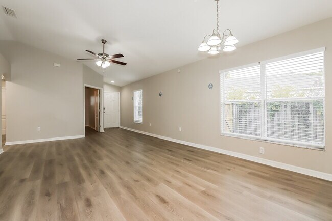 Foto del edificio - 447 Maple Pointe Dr