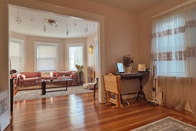 Foto del edificio - 68 Duncan Ave