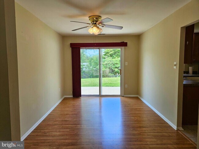 Building Photo - 2293 Four Seasons Dr