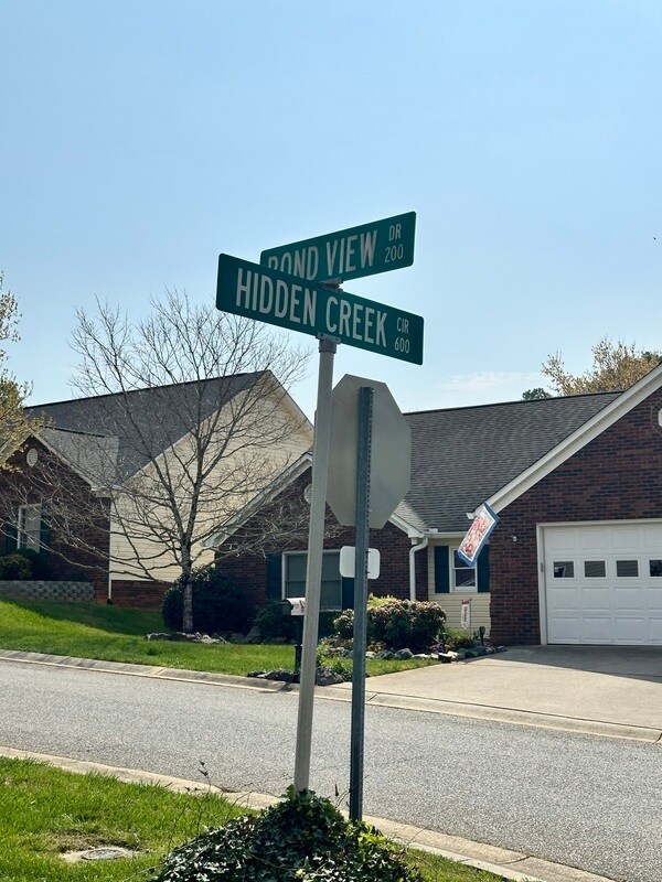 Building Photo - 603 Hidden Creek Cir