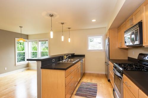 Building Photo - 2 bedroom in Seattle WA 98136