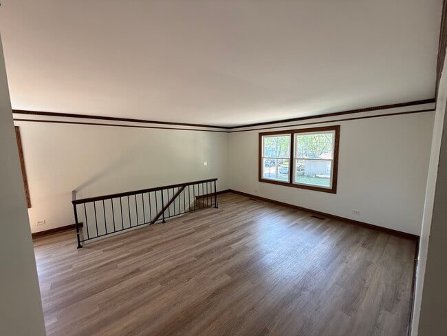 Building Photo - 241 Sunset Ct