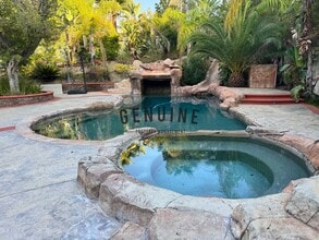 Building Photo - 800 Teakwood Ave