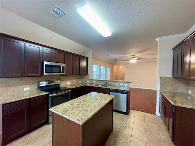 Foto del edificio - 8924 Wild Rose Ln