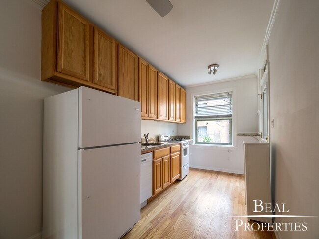 Building Photo - 544 W Surf St