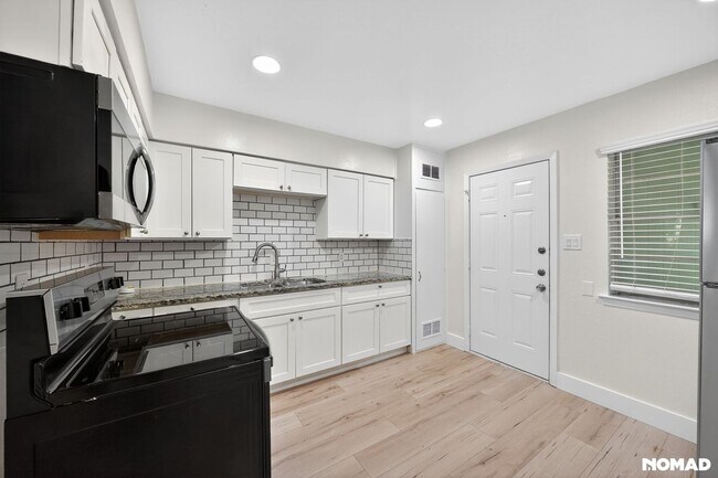 Foto del edificio - 2510 Normont Cir