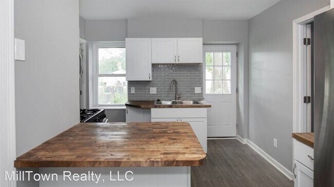Building Photo - 3 br, 1 bath House - 1429 W 15th St