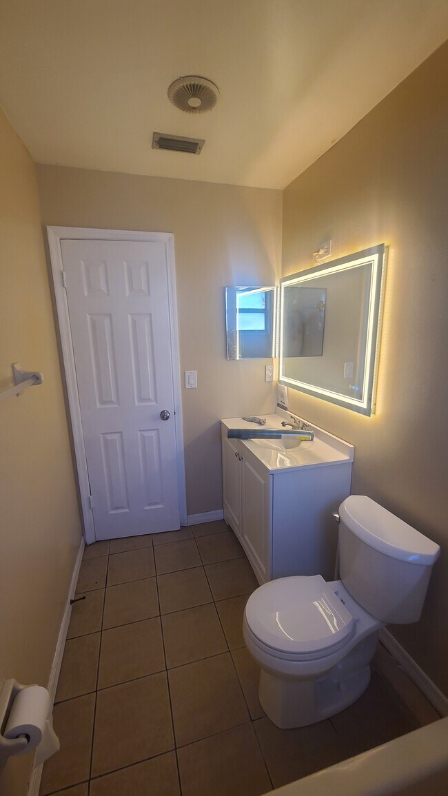 Foto del edificio - 650 E Warren Ave