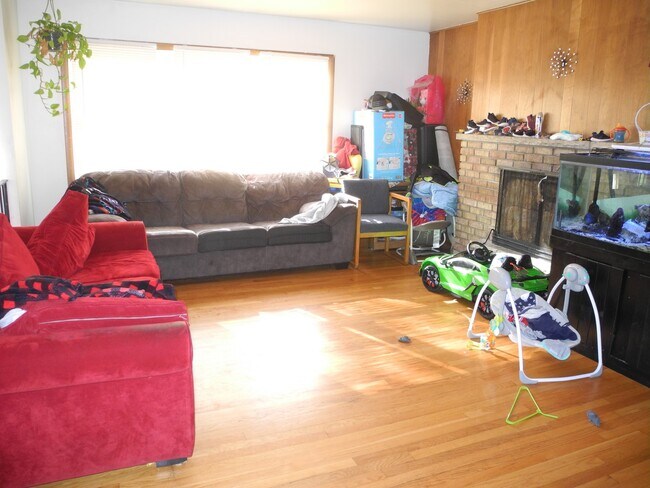 Foto del edificio - 6200 Strathmore Ln
