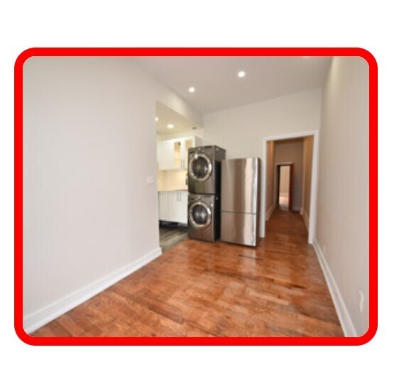 Photo du bâtiment - Large 2 bedroom 1 washroom apartment on Queen St. W
