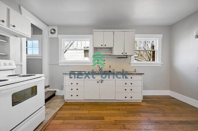 Building Photo - Charming 3-Bed Duplex in Renton - Spacious 1280 Sq Ft Haven!