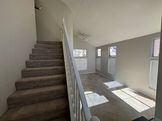 Foto del edificio - Beautiful 3 Bedroom 2 1/2 Bathrooms 2 Story House! Property Wont Last Long!