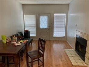 Building Photo - 806 W 24th St