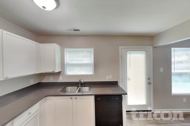 Building Photo - 1362 Cadre Cir